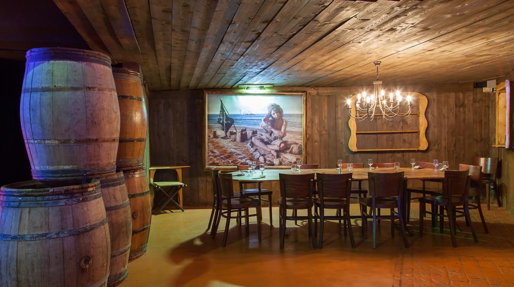 Hotel Du Parc - Pirates Chasseneuil-du-Poitou Exteriör bild