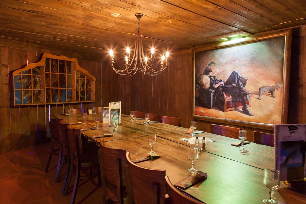 Hotel Du Parc - Pirates Chasseneuil-du-Poitou Exteriör bild