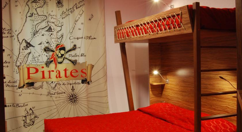 Hotel Du Parc - Pirates Chasseneuil-du-Poitou Rum bild