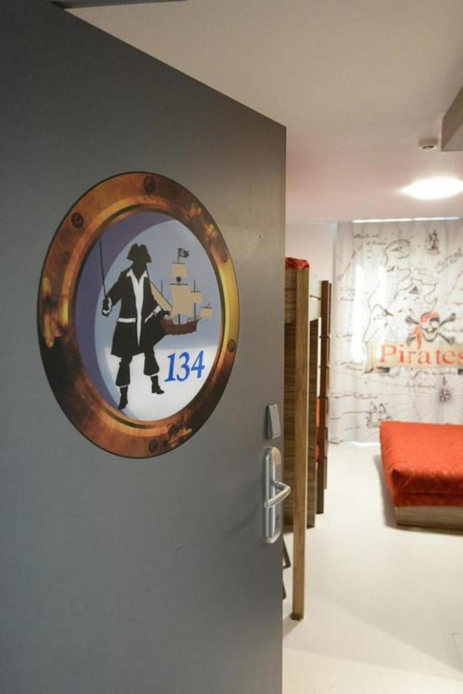 Hotel Du Parc - Pirates Chasseneuil-du-Poitou Exteriör bild
