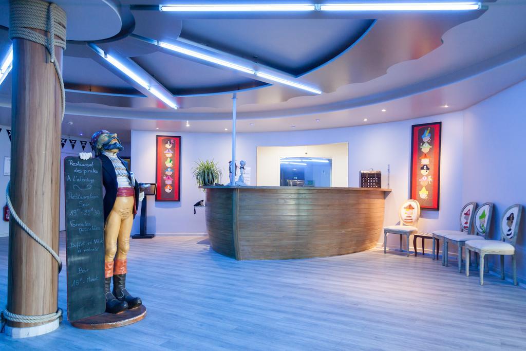 Hotel Du Parc - Pirates Chasseneuil-du-Poitou Exteriör bild