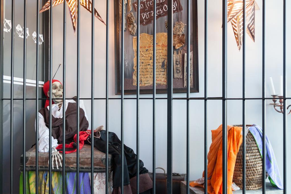Hotel Du Parc - Pirates Chasseneuil-du-Poitou Exteriör bild