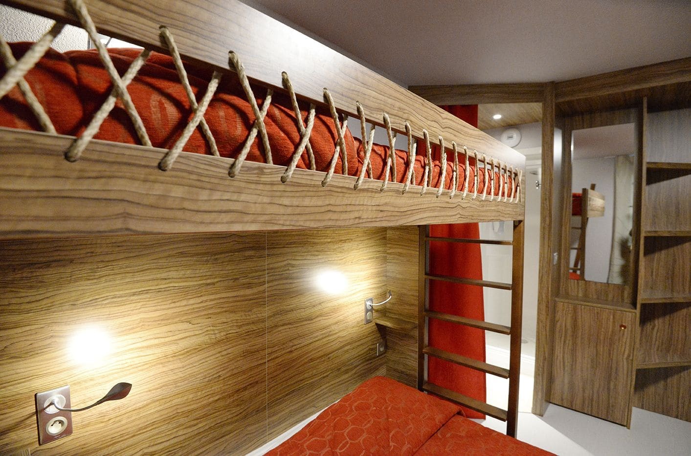 Hotel Du Parc - Pirates Chasseneuil-du-Poitou Exteriör bild